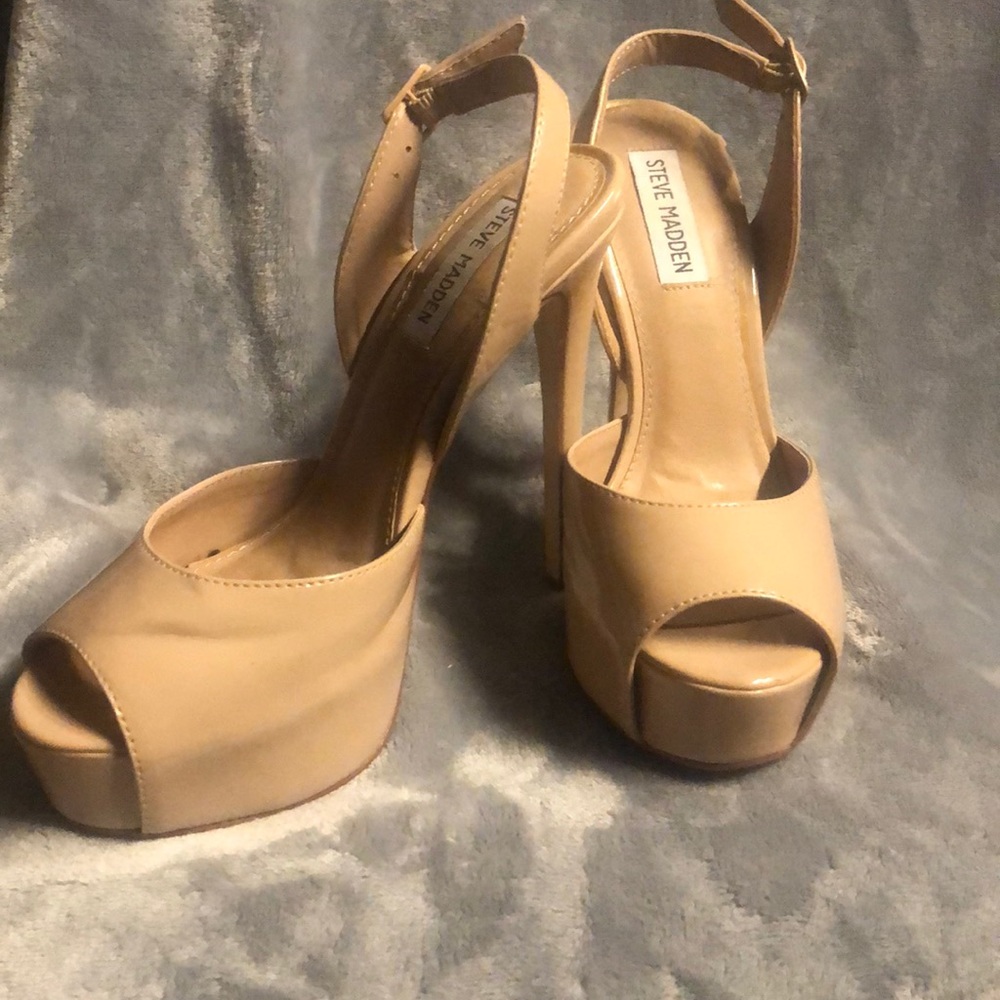 Steve Madden Nude Peep Toe Pumps